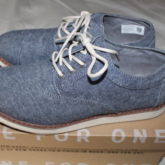Boys Toms Blue Chambray Brogues Size 5Y - Picture 3 of 8